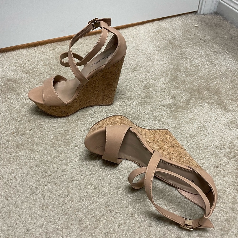 Wedge heels w crisscross strap